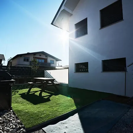 Alpine View Premium شقة